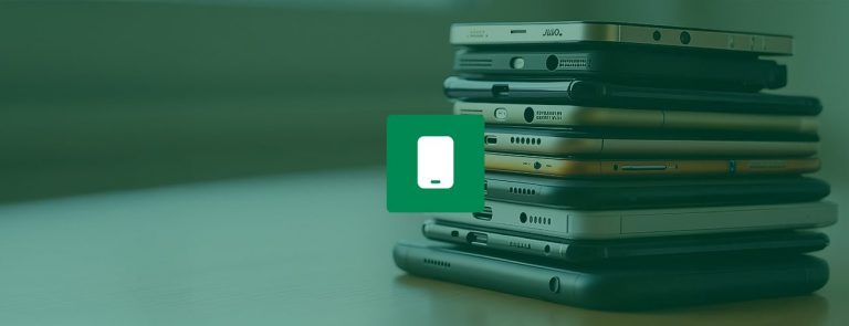 Zu sehen ist ein Stapel Smartphones und ein Smartphoneicon im Vordergrund