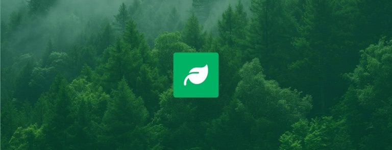 Ein Wald im Hintergrund mit Nachhaltigkeitsicon
